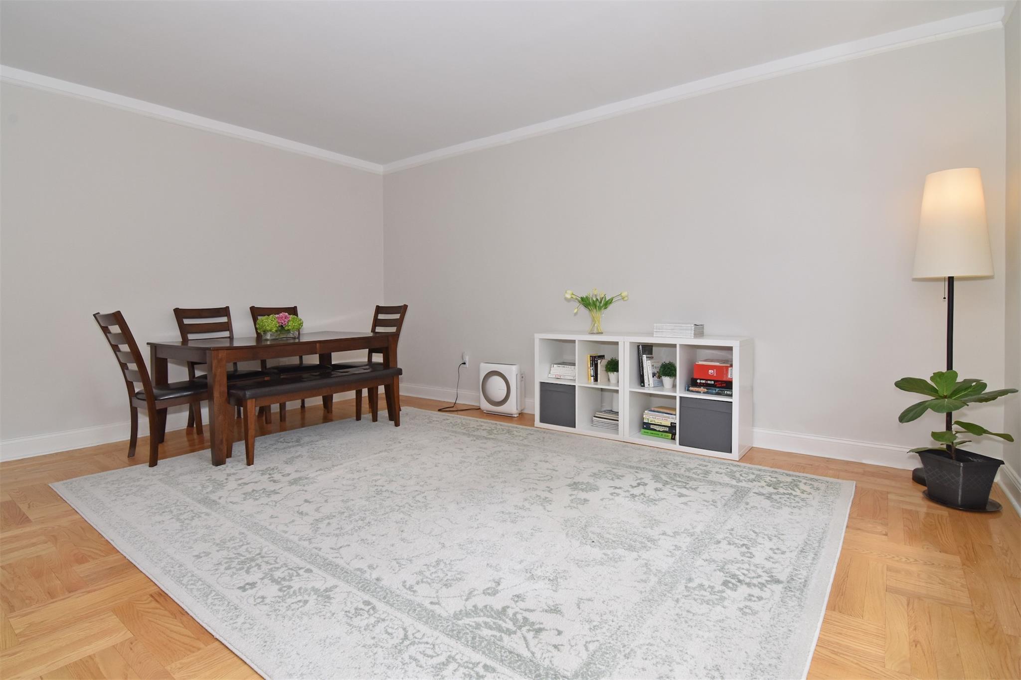 6 Midland Gardens # 2E, Bronxville, NY 10708