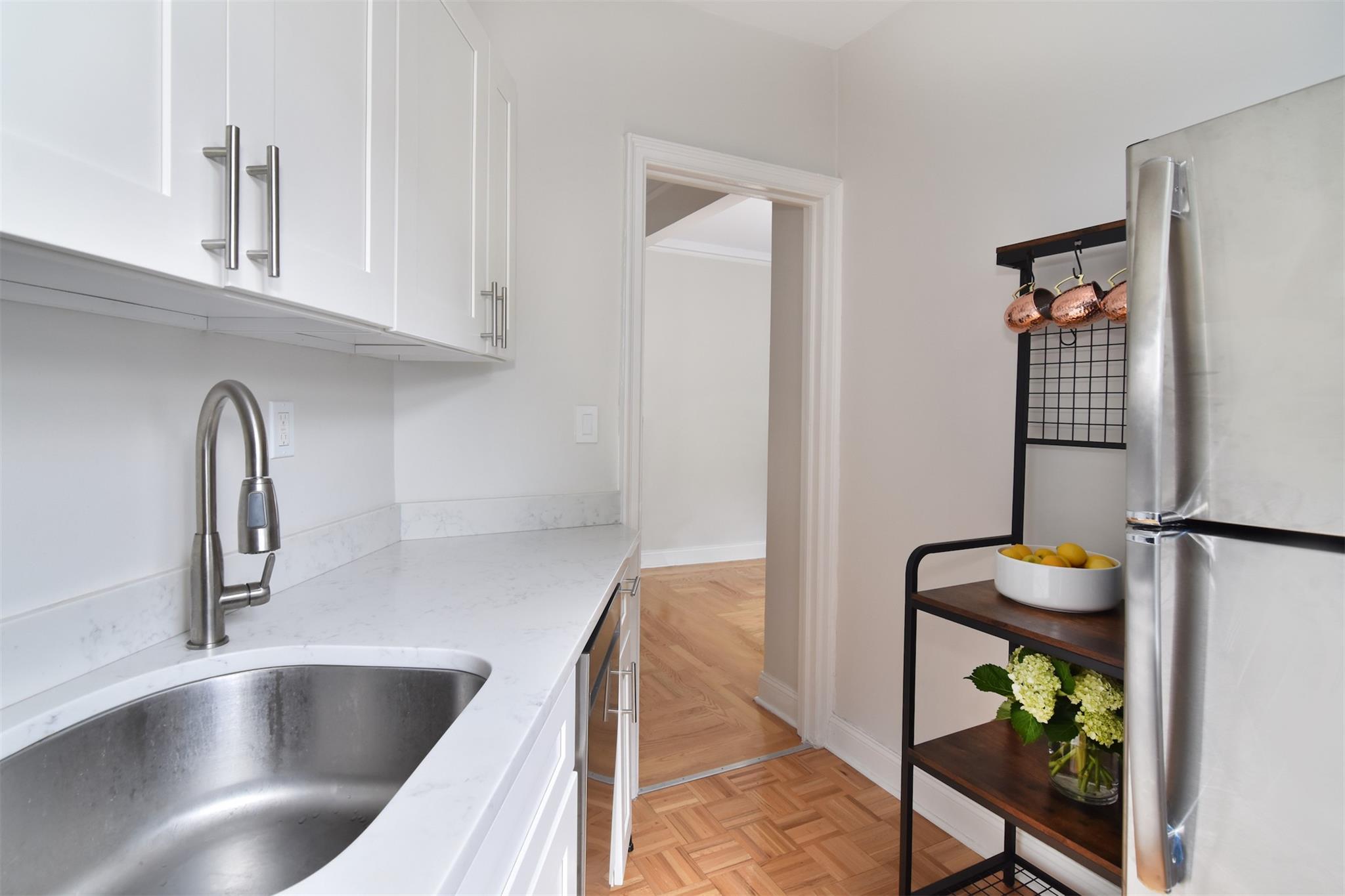 6 Midland Gardens # 2E, Bronxville, NY 10708