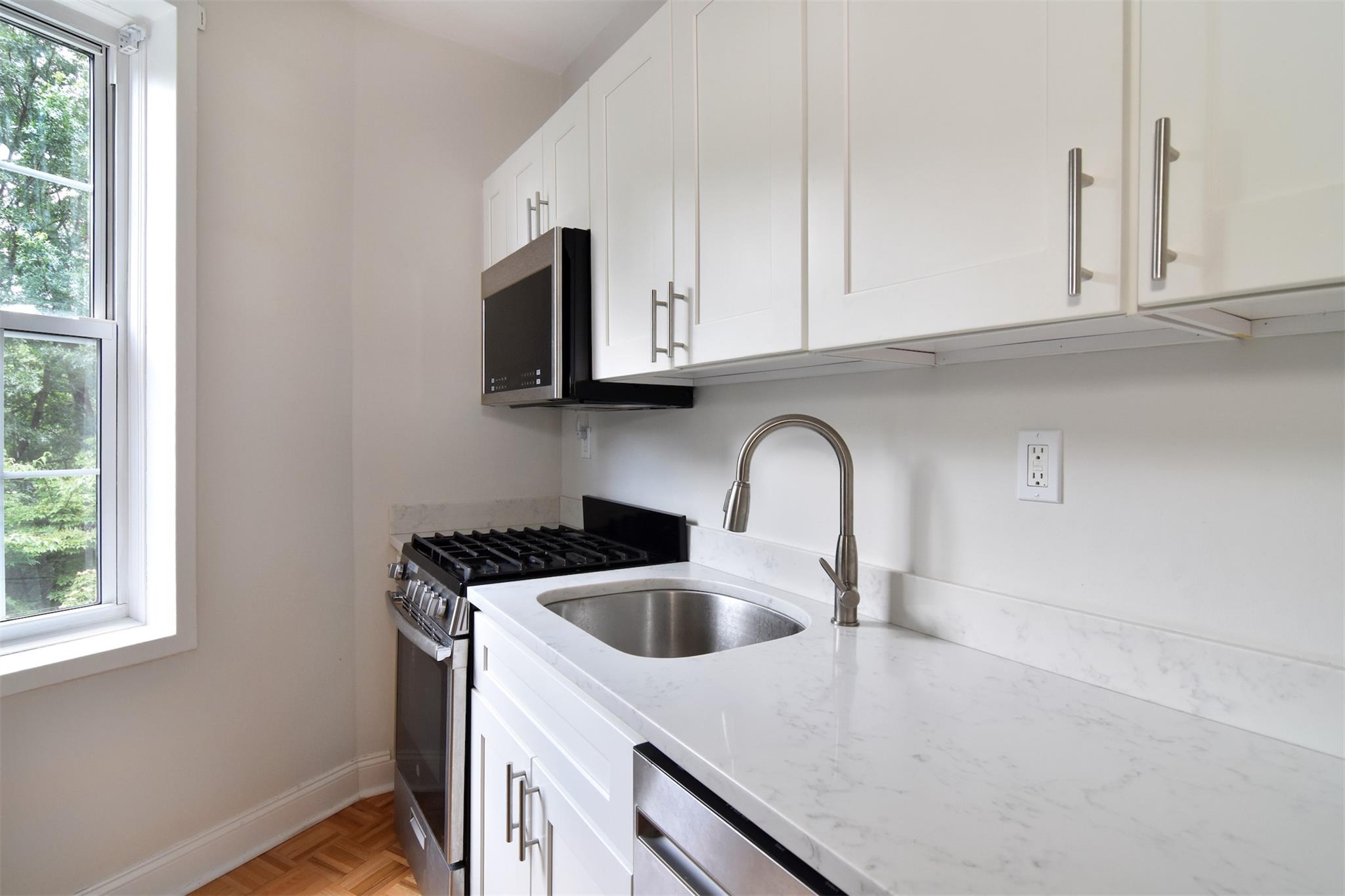 6 Midland Gardens # 2E, Bronxville, NY 10708