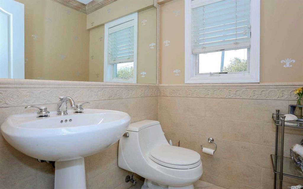 751 W Park Avenue, Long Beach, NY 11561