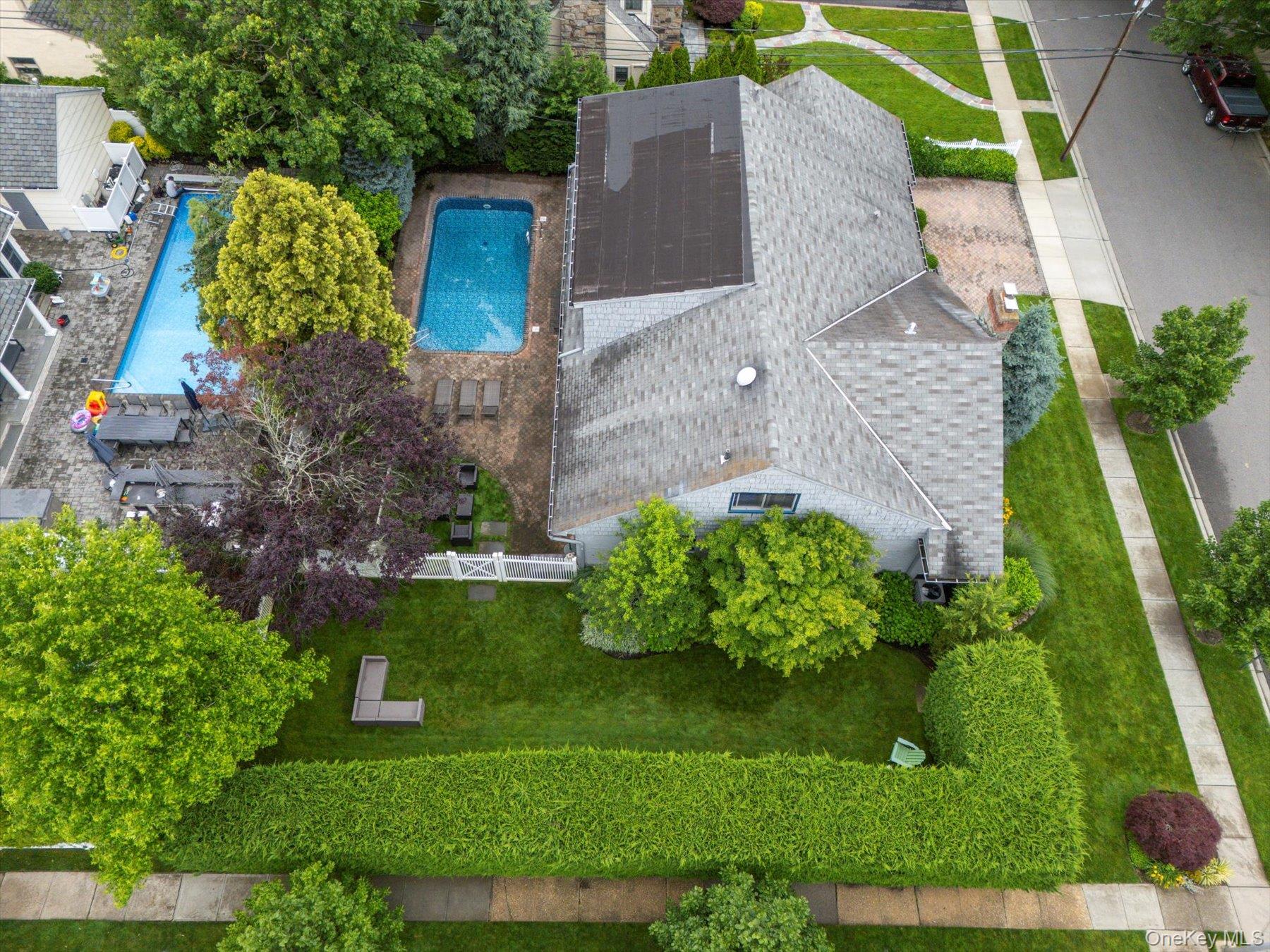 6 Blenheim Court, Rockville Centre, NY 11570