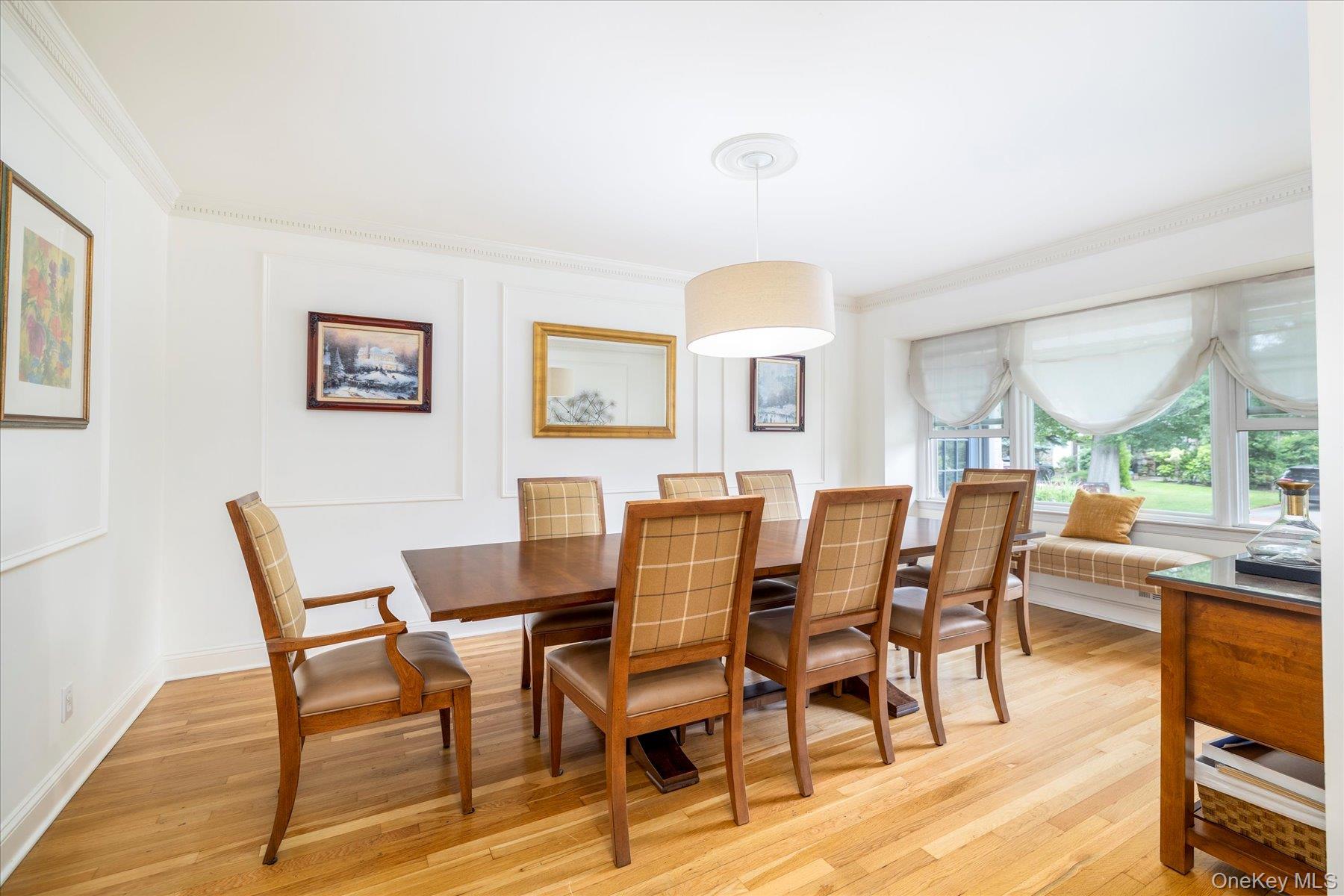 6 Blenheim Court, Rockville Centre, NY 11570