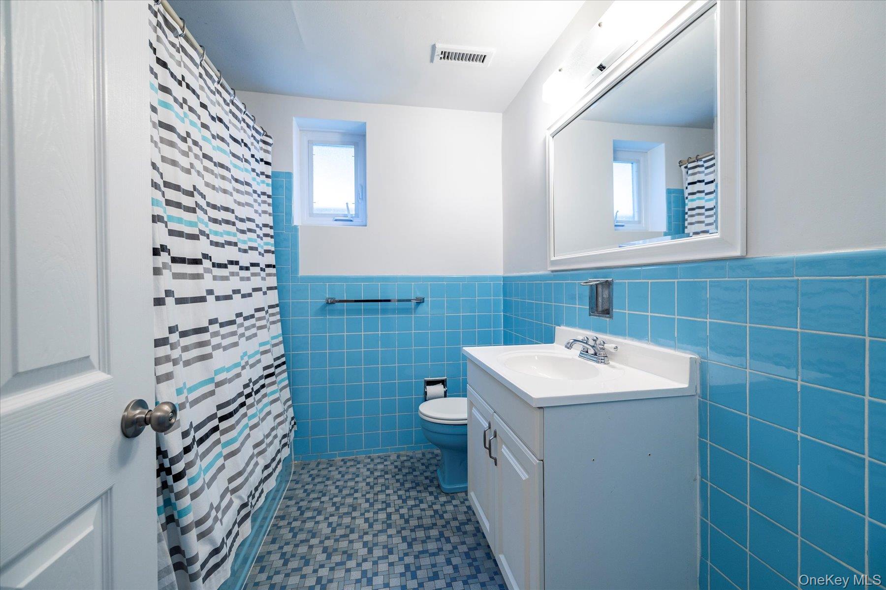 6 Blenheim Court, Rockville Centre, NY 11570