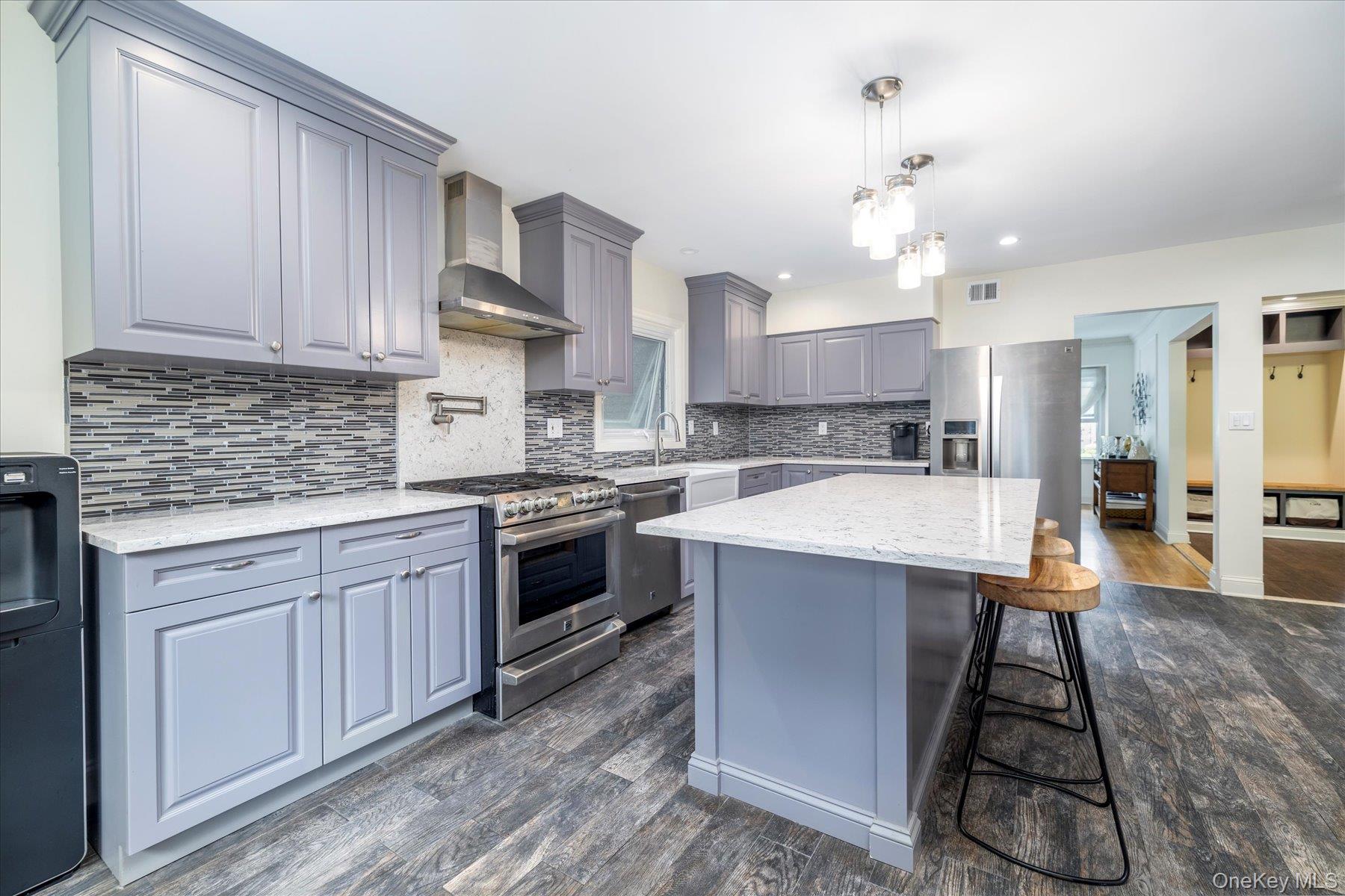 6 Blenheim Court, Rockville Centre, NY 11570