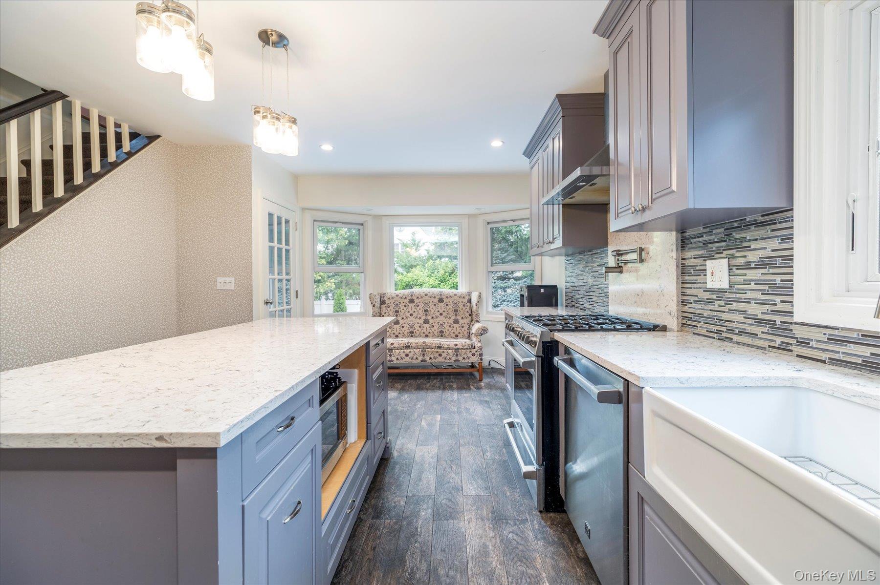 6 Blenheim Court, Rockville Centre, NY 11570