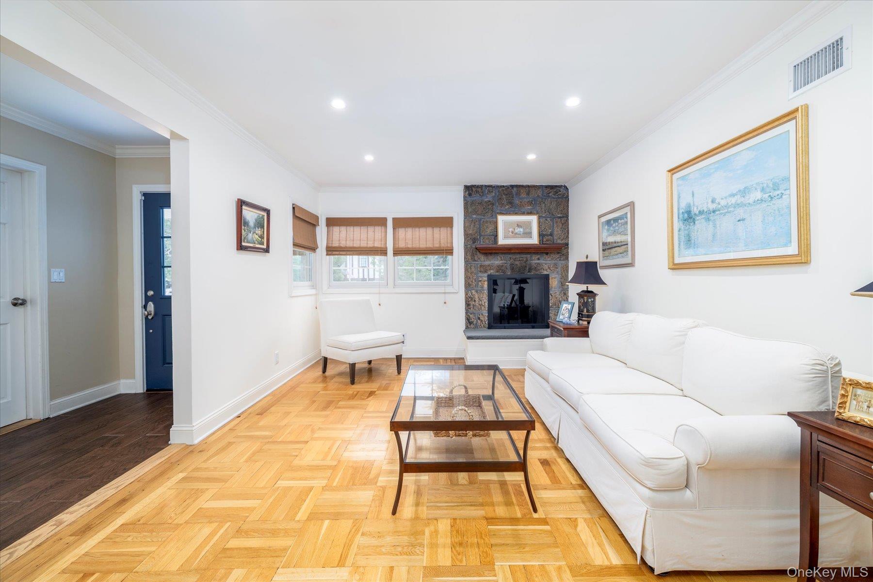 6 Blenheim Court, Rockville Centre, NY 11570