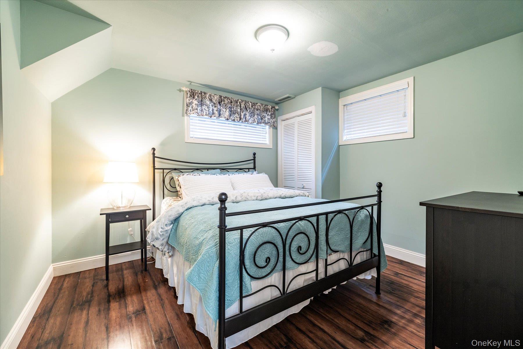 6 Blenheim Court, Rockville Centre, NY 11570