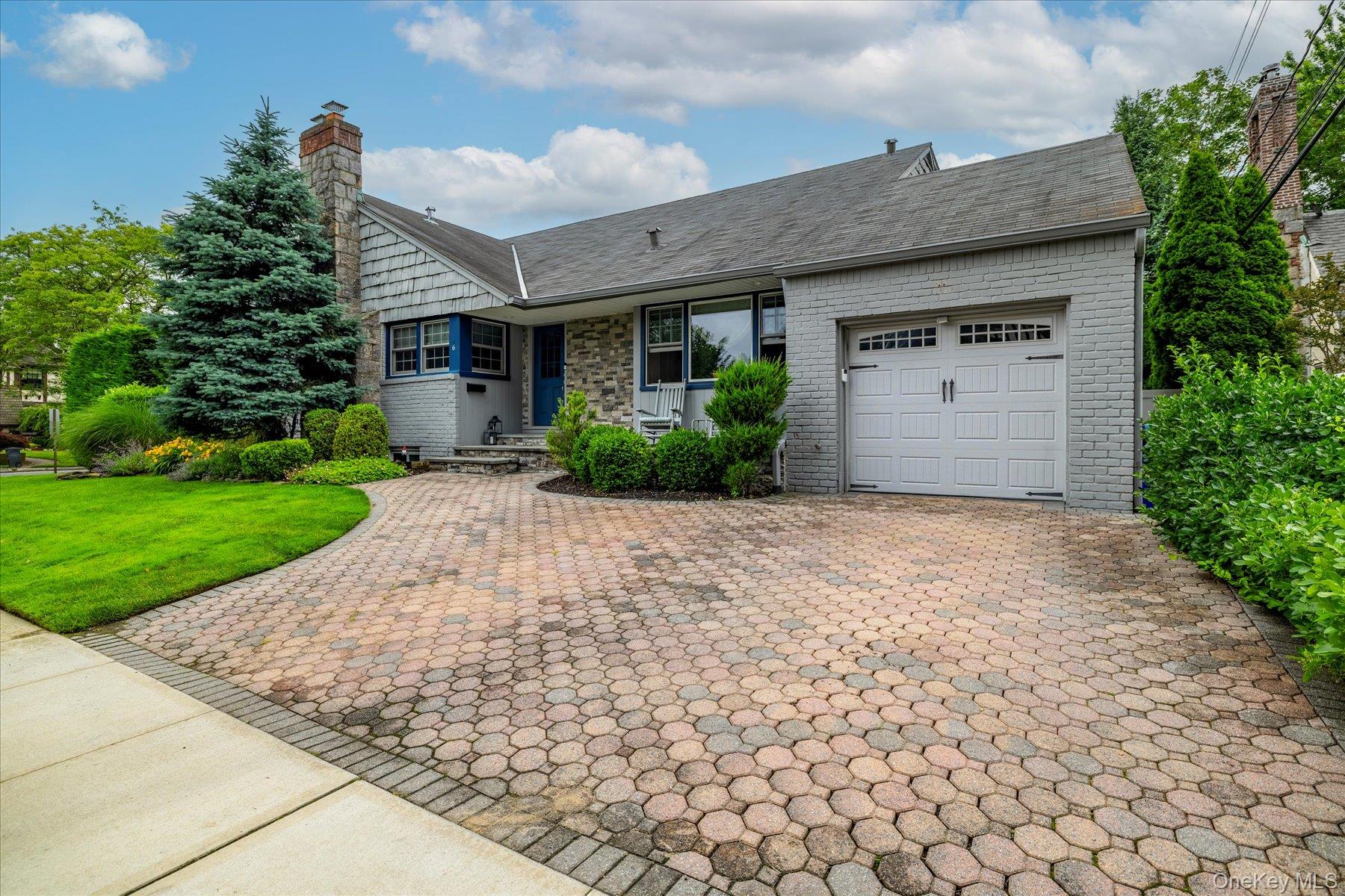 6 Blenheim Court, Rockville Centre, NY 11570