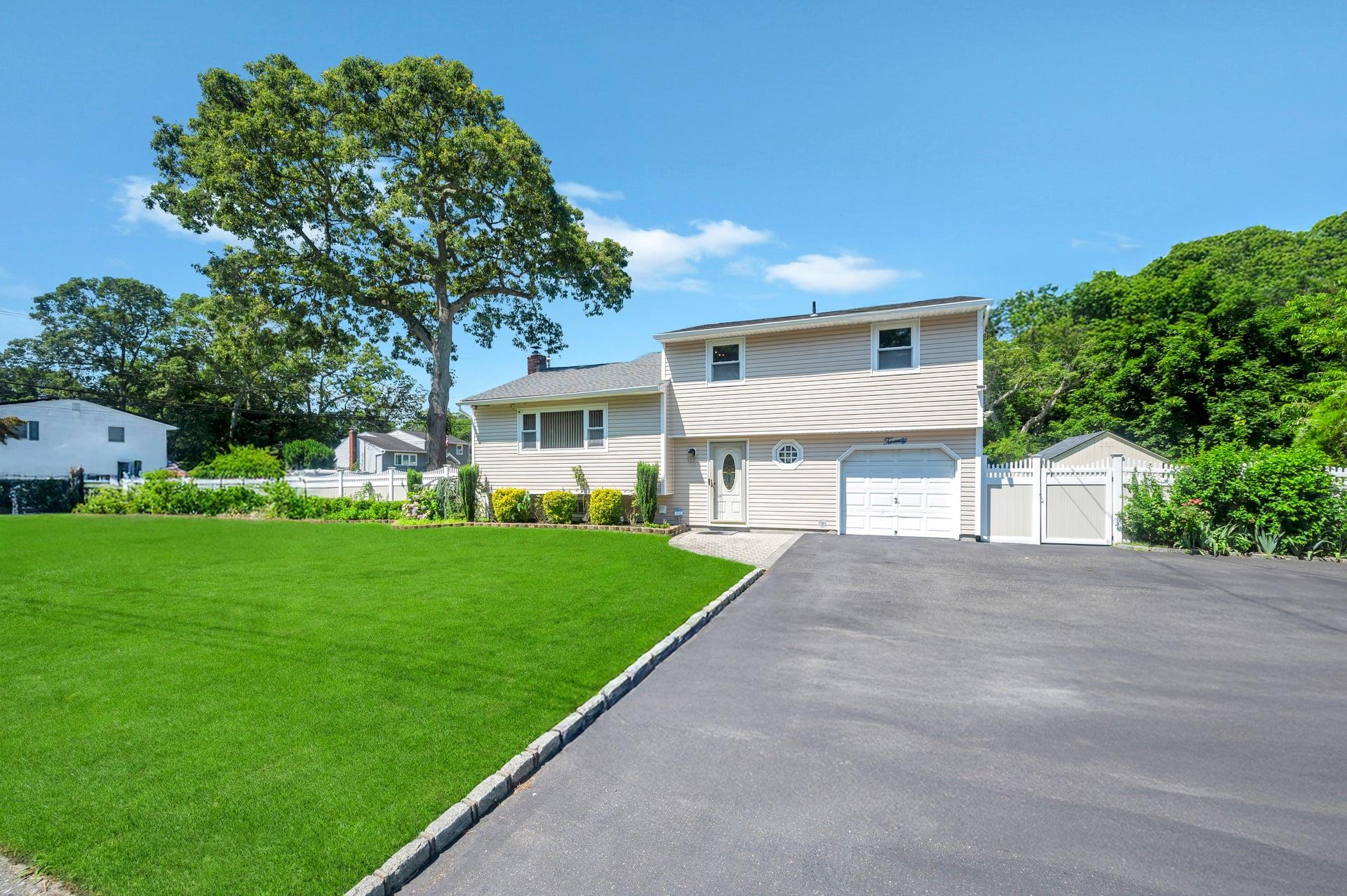 20 College Road, Selden, NY 11784