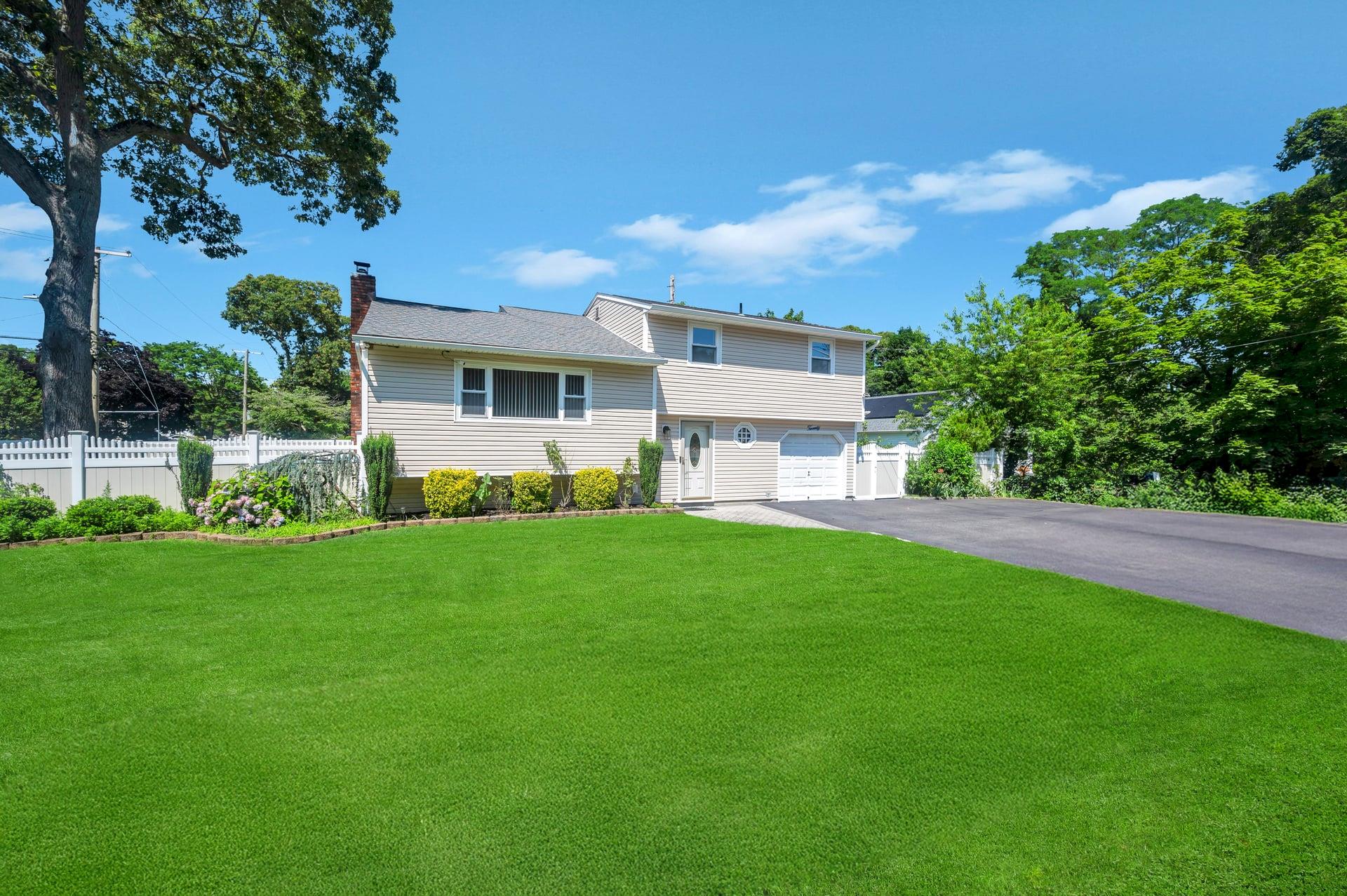 20 College Road, Selden, NY 11784