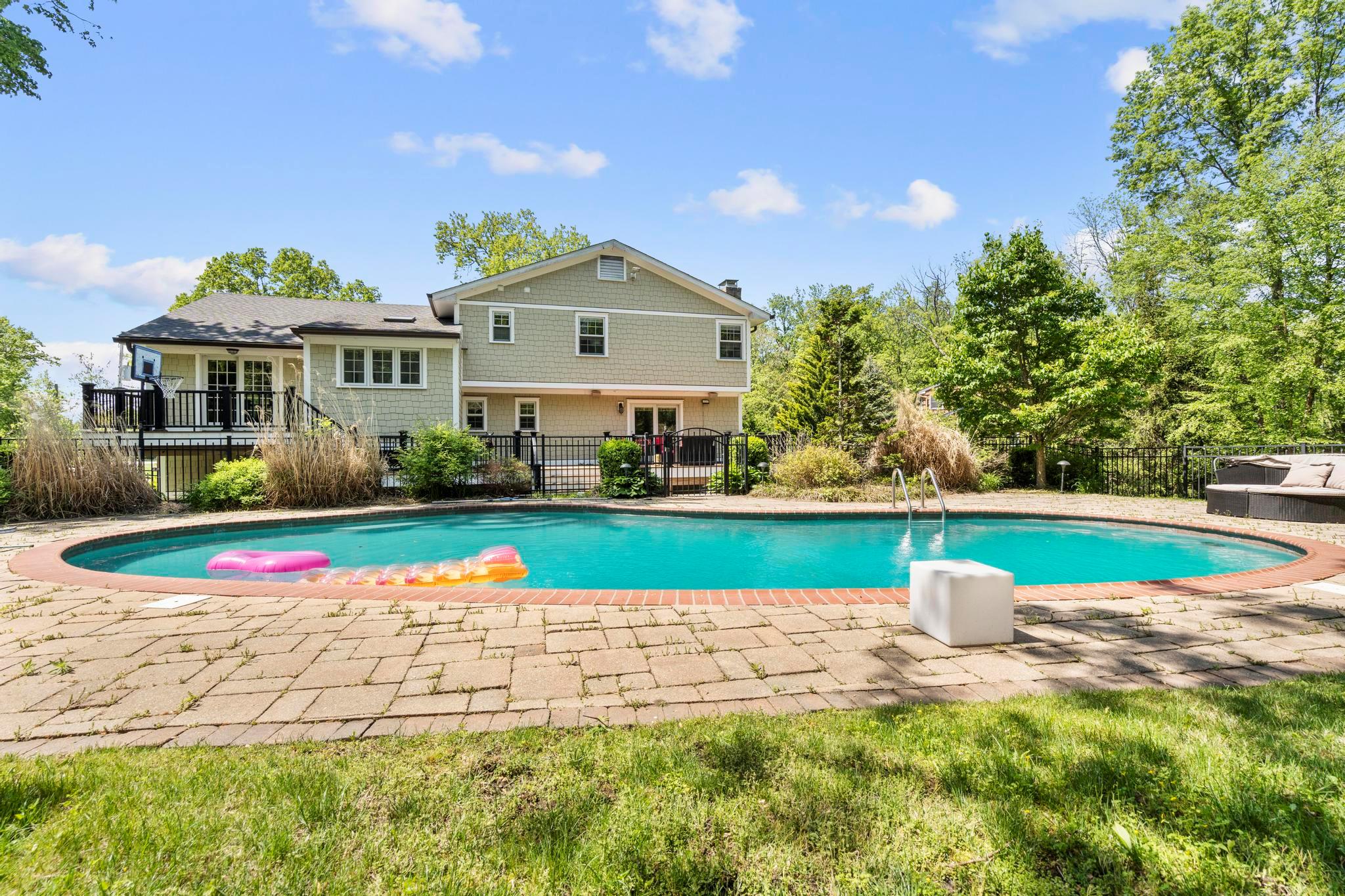 12 Cherry Lane, Scarsdale, NY 10583