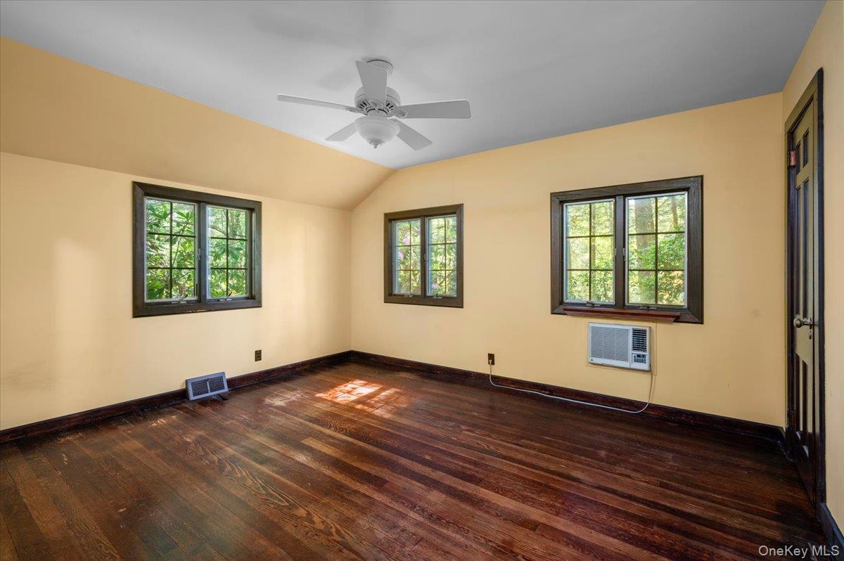 1064 Barrett Circle W, Carmel, NY 10512