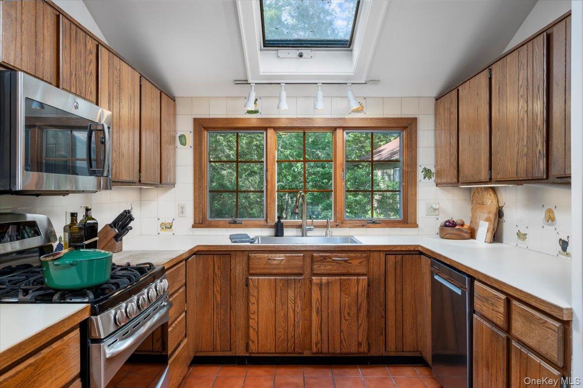 1064 Barrett Circle W, Carmel, NY 10512