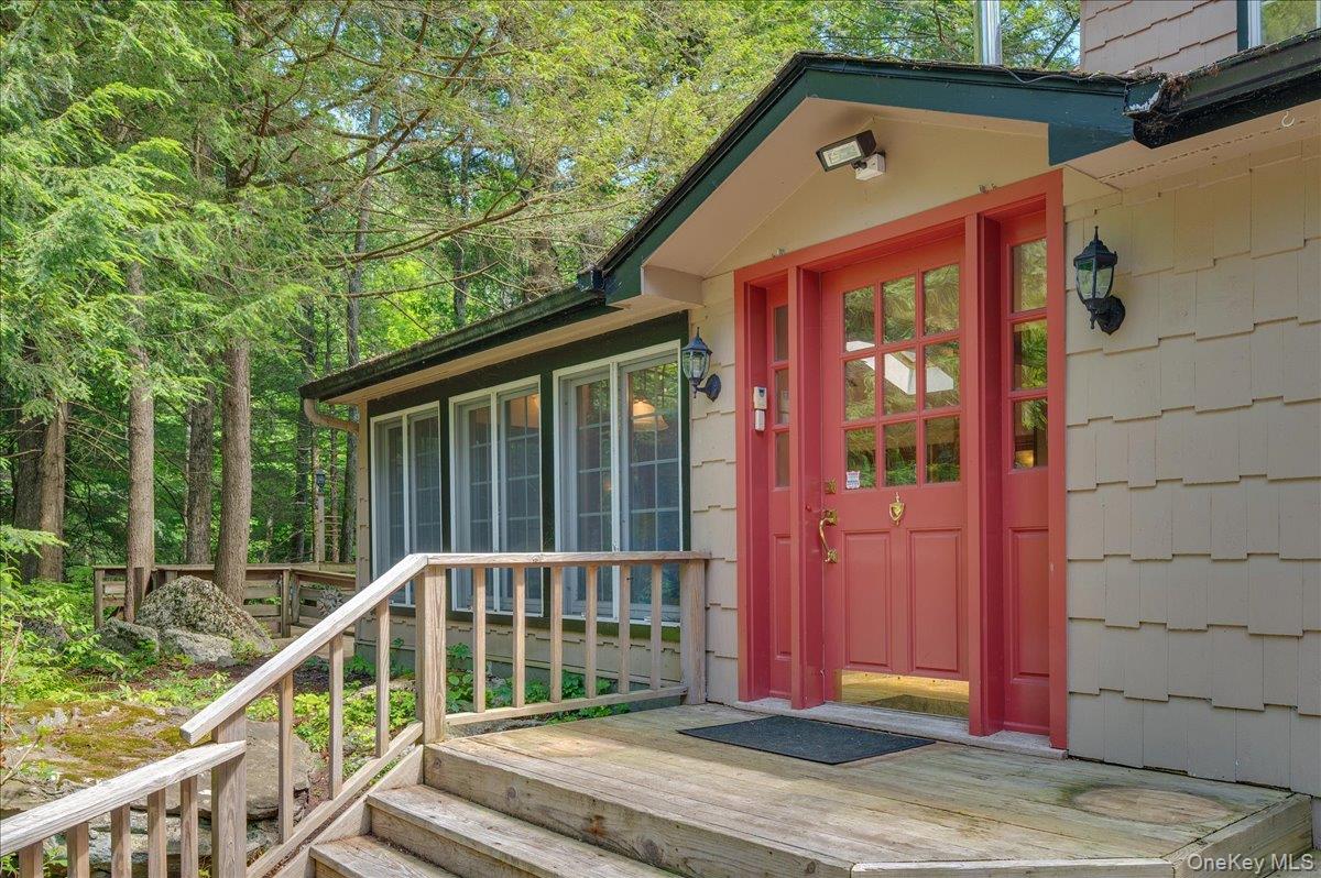 1064 Barrett Circle W, Carmel, NY 10512