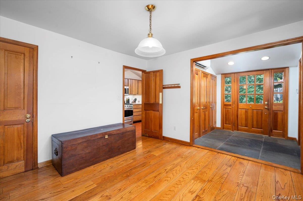 1064 Barrett Circle W, Carmel, NY 10512