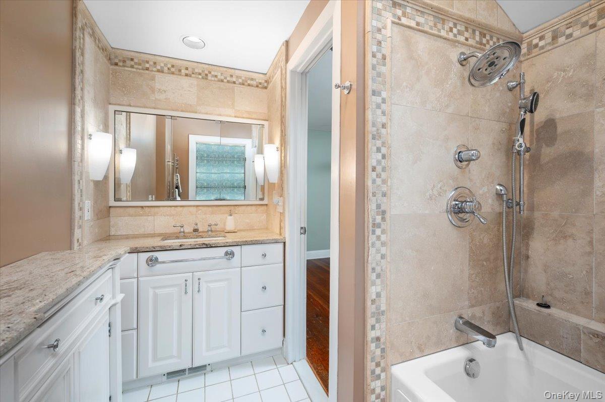 1064 Barrett Circle W, Carmel, NY 10512