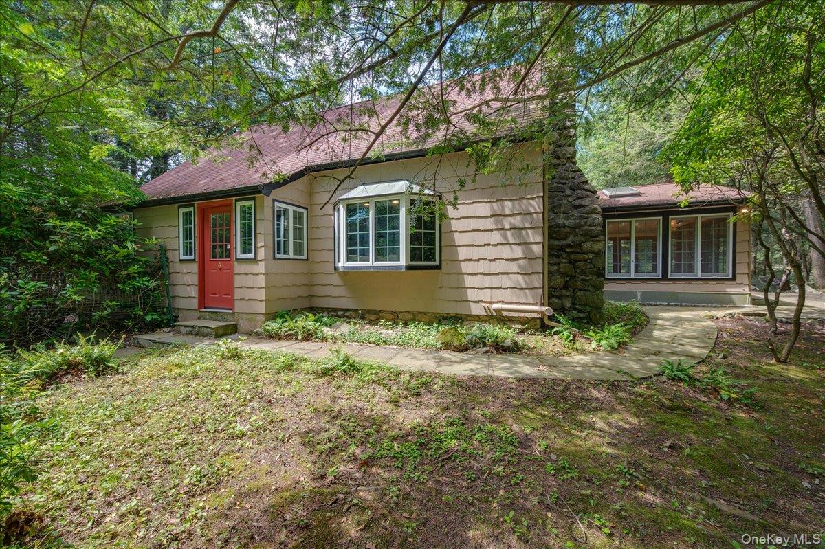 1064 Barrett Circle W, Carmel, NY 10512