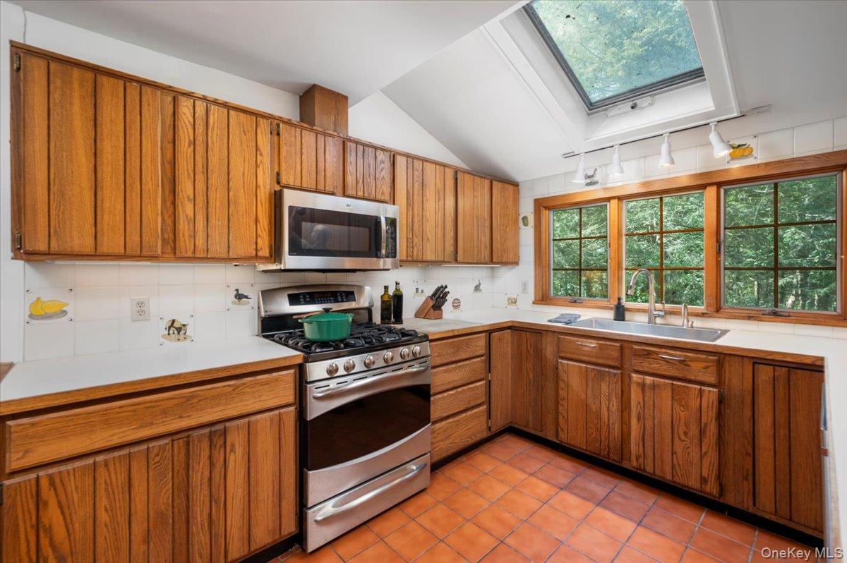 1064 Barrett Circle W, Carmel, NY 10512