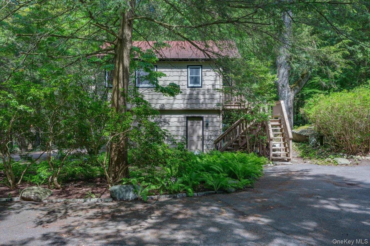 1064 Barrett Circle W, Carmel, NY 10512