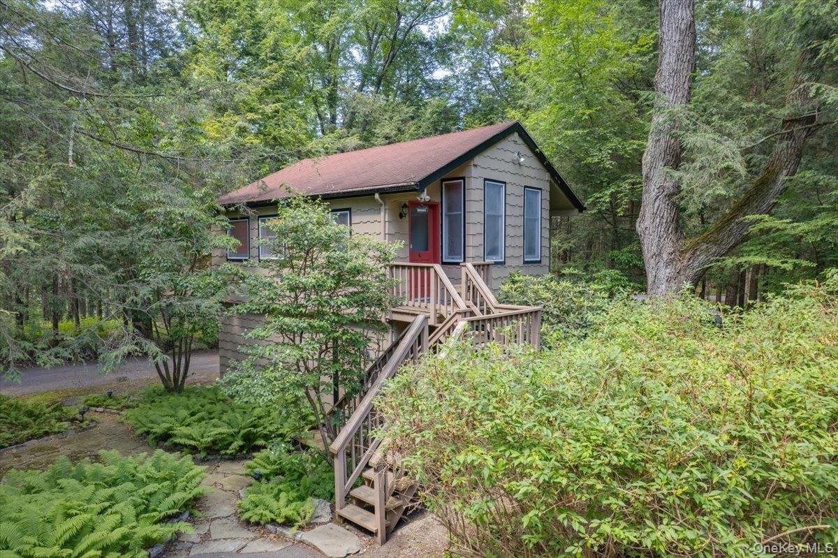 1064 Barrett Circle W, Carmel, NY 10512