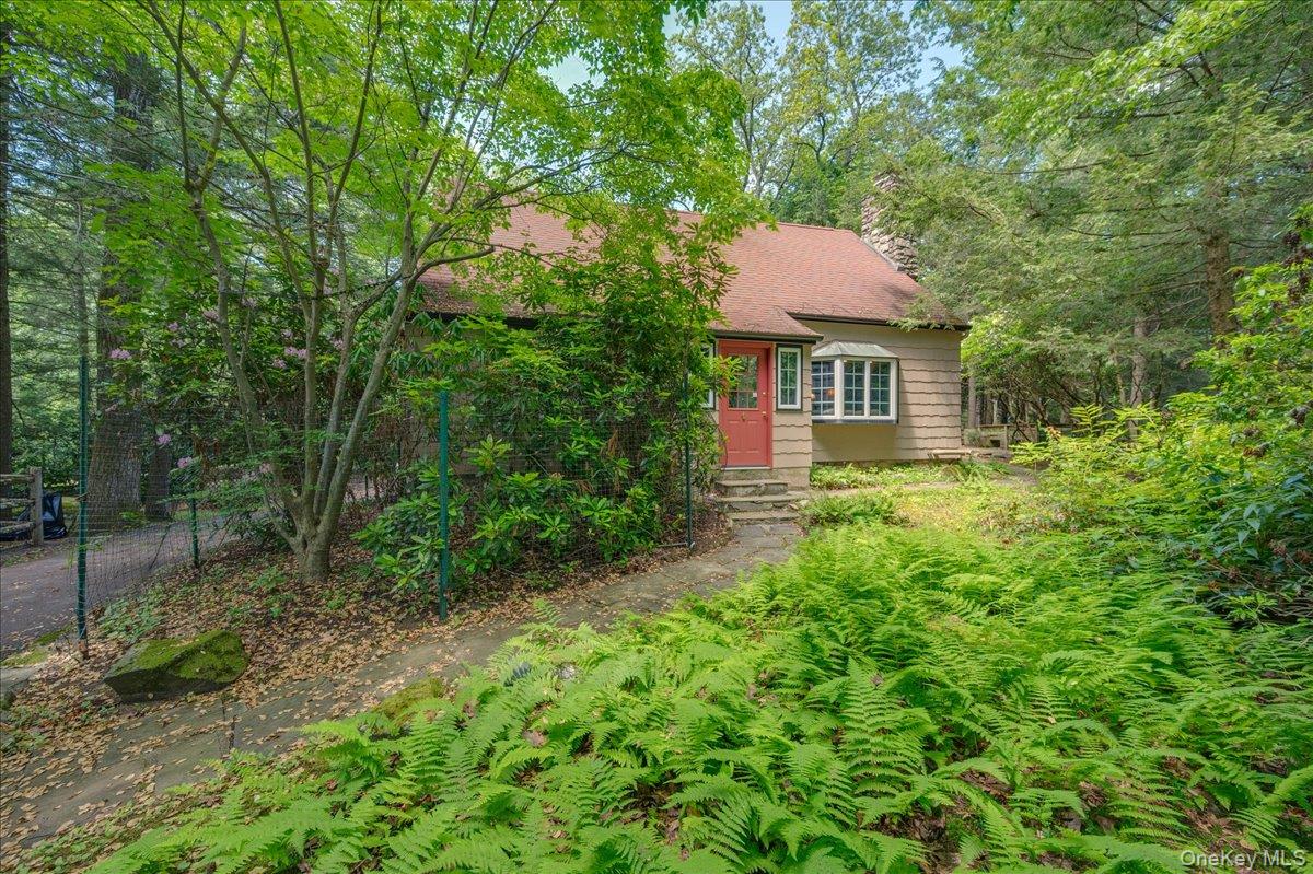 1064 Barrett Circle W, Carmel, NY 10512