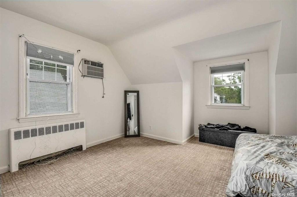 100 Willis Avenue, Floral Park, NY 11001
