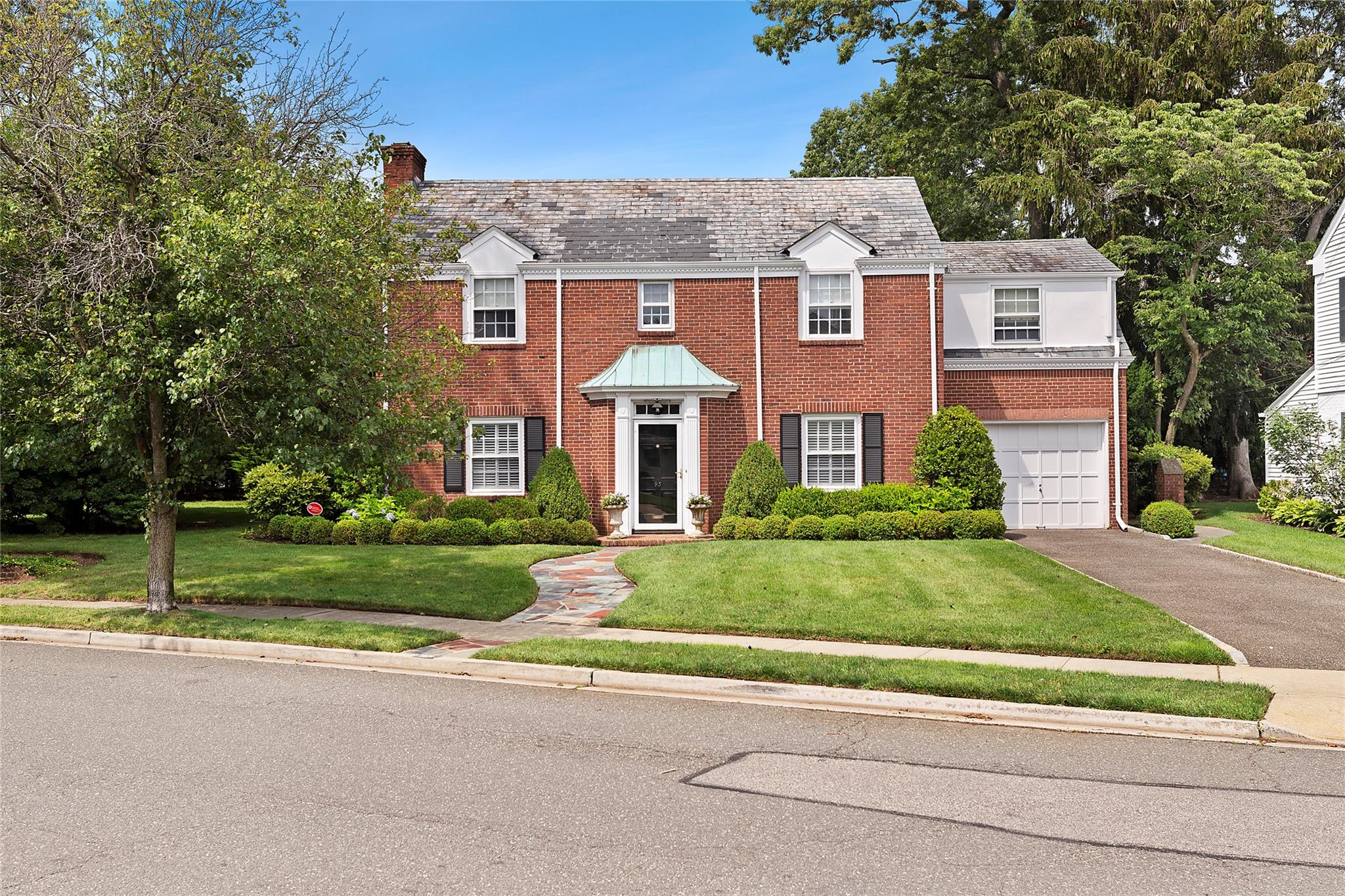 93 Fountain Avenue, Rockville Centre, NY 11570