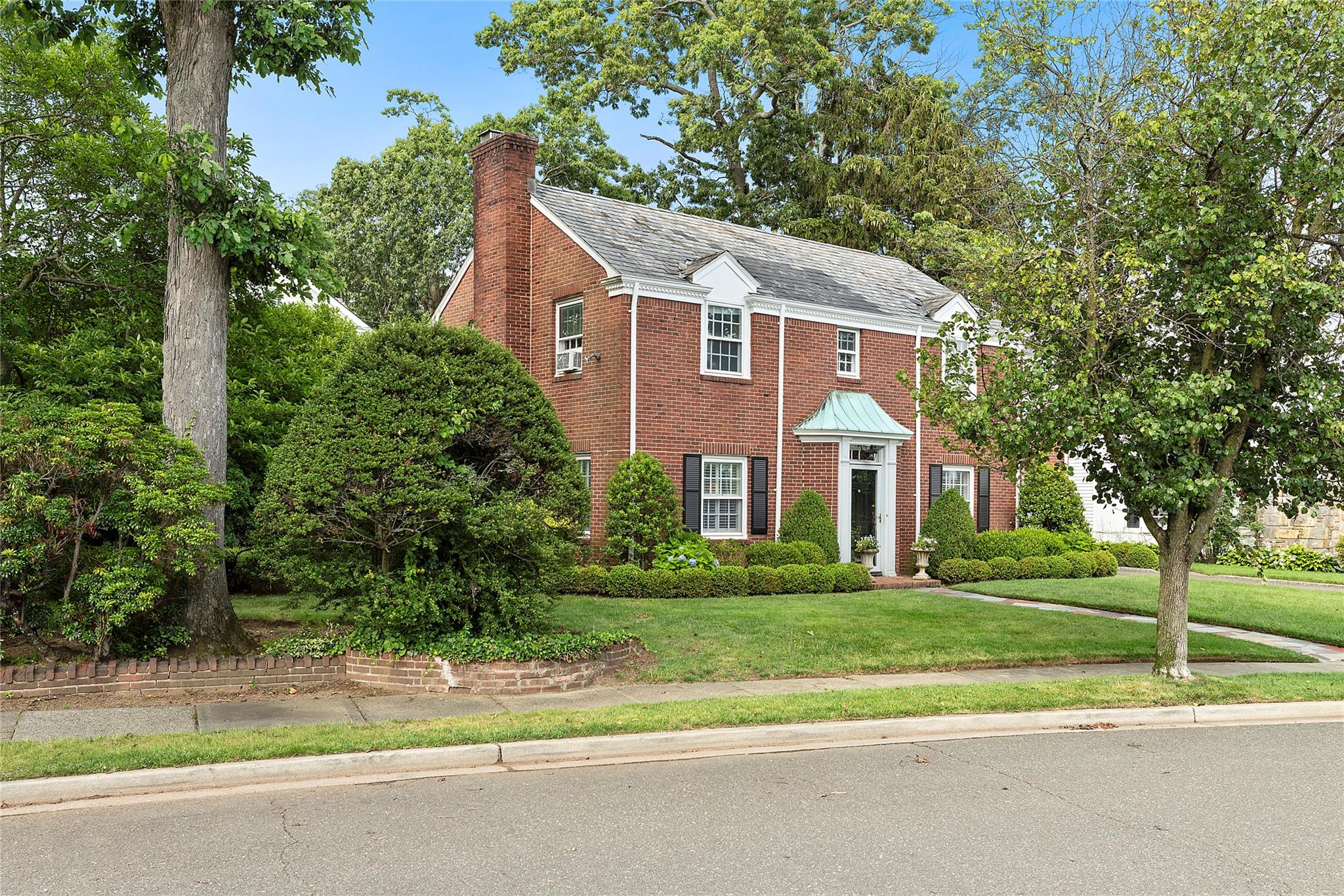 93 Fountain Avenue, Rockville Centre, NY 11570