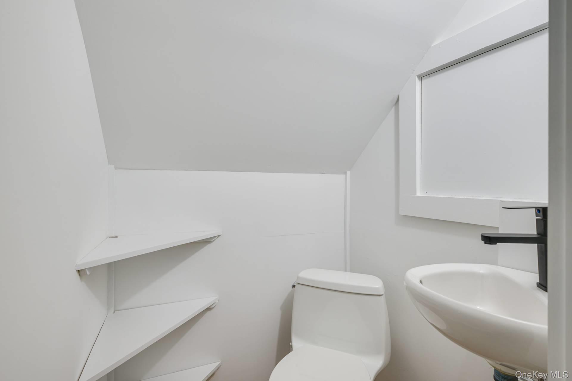 845 County Road 39, Southampton, NY 11968