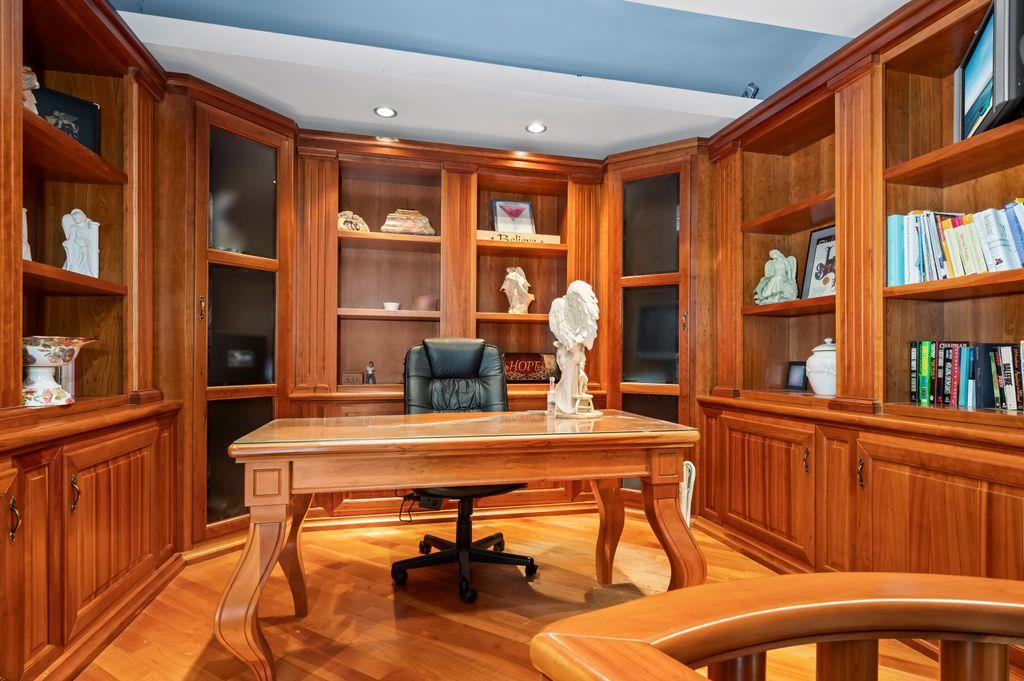 35 Jeffrey Place, Staten Island, NY 10307