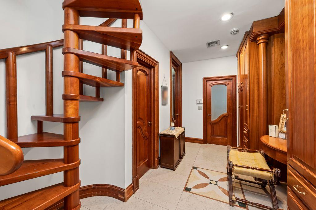 35 Jeffrey Place, Staten Island, NY 10307