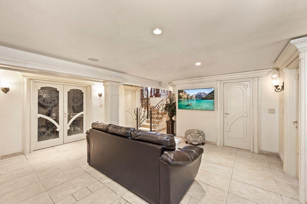 35 Jeffrey Place, Staten Island, NY 10307