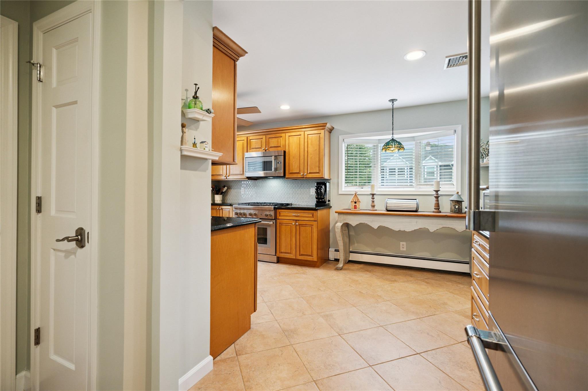 87 3rd Avenue, Massapequa Park, NY 11762