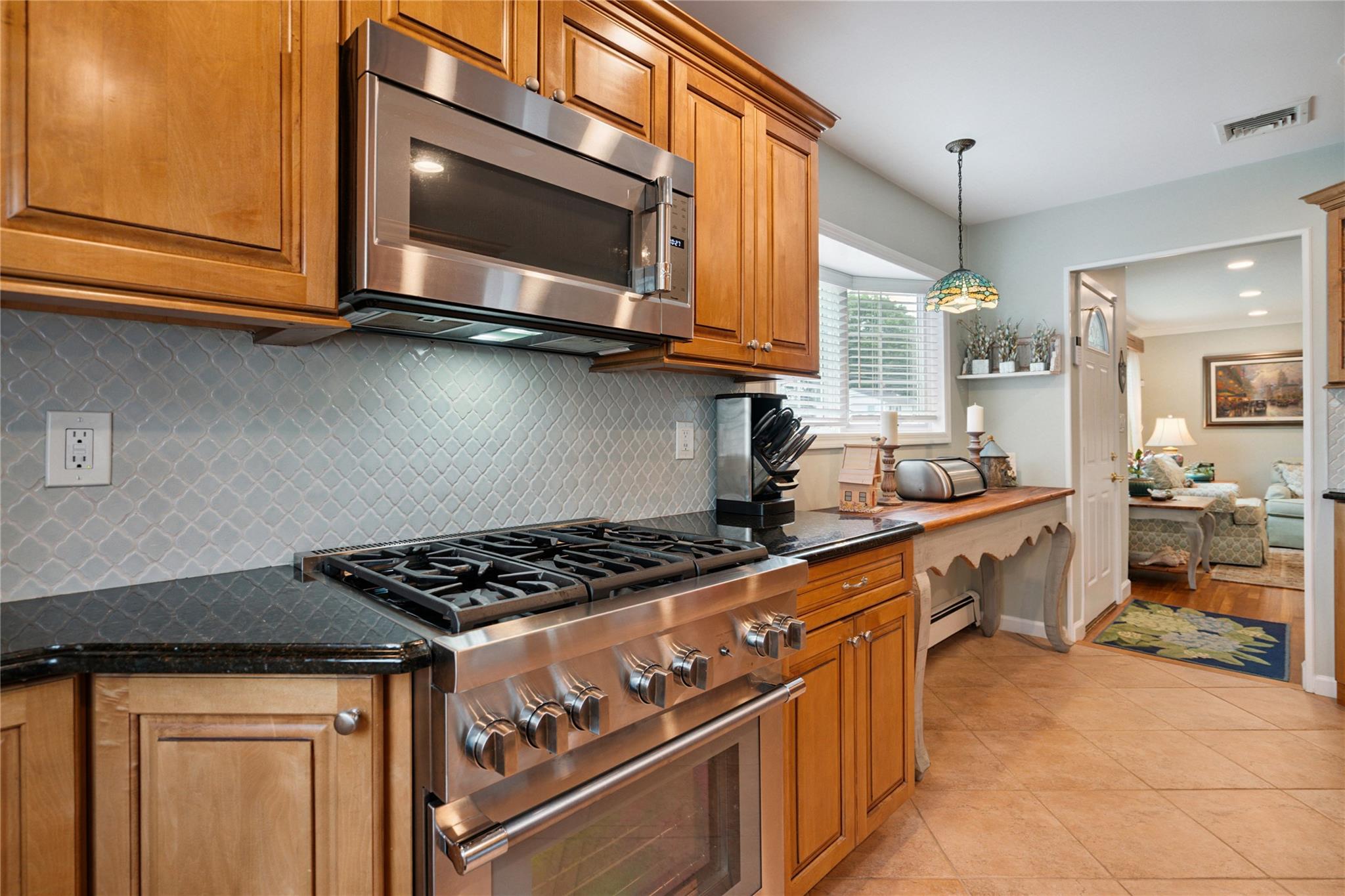 87 3rd Avenue, Massapequa Park, NY 11762