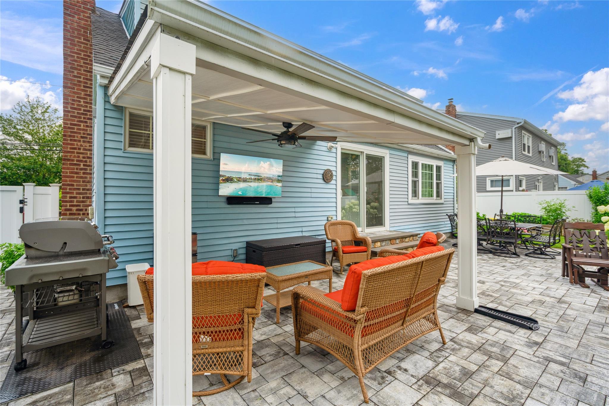 87 3rd Avenue, Massapequa Park, NY 11762