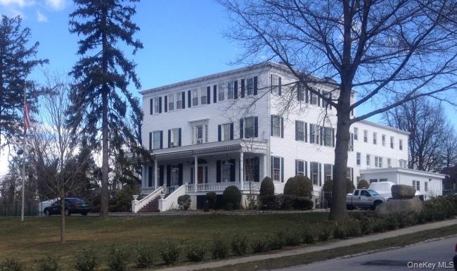 42-30 Douglaston Parkway # 3L, Douglaston, NY 11363