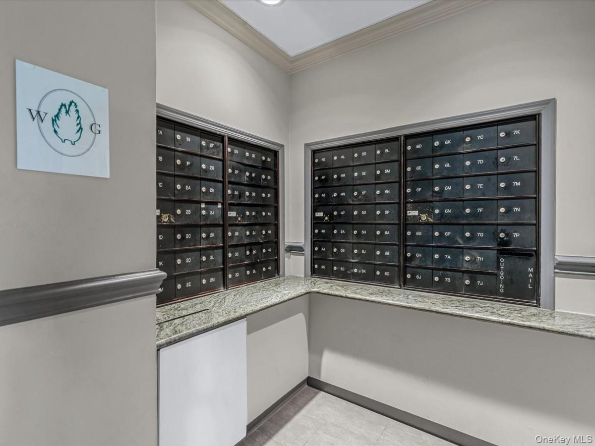 42-30 Douglaston Parkway # 3L, Douglaston, NY 11363