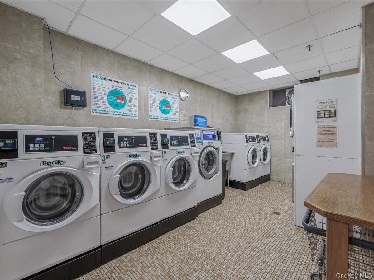 42-30 Douglaston Parkway # 3L, Douglaston, NY 11363