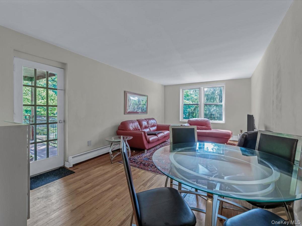 42-30 Douglaston Parkway # 3L, Douglaston, NY 11363