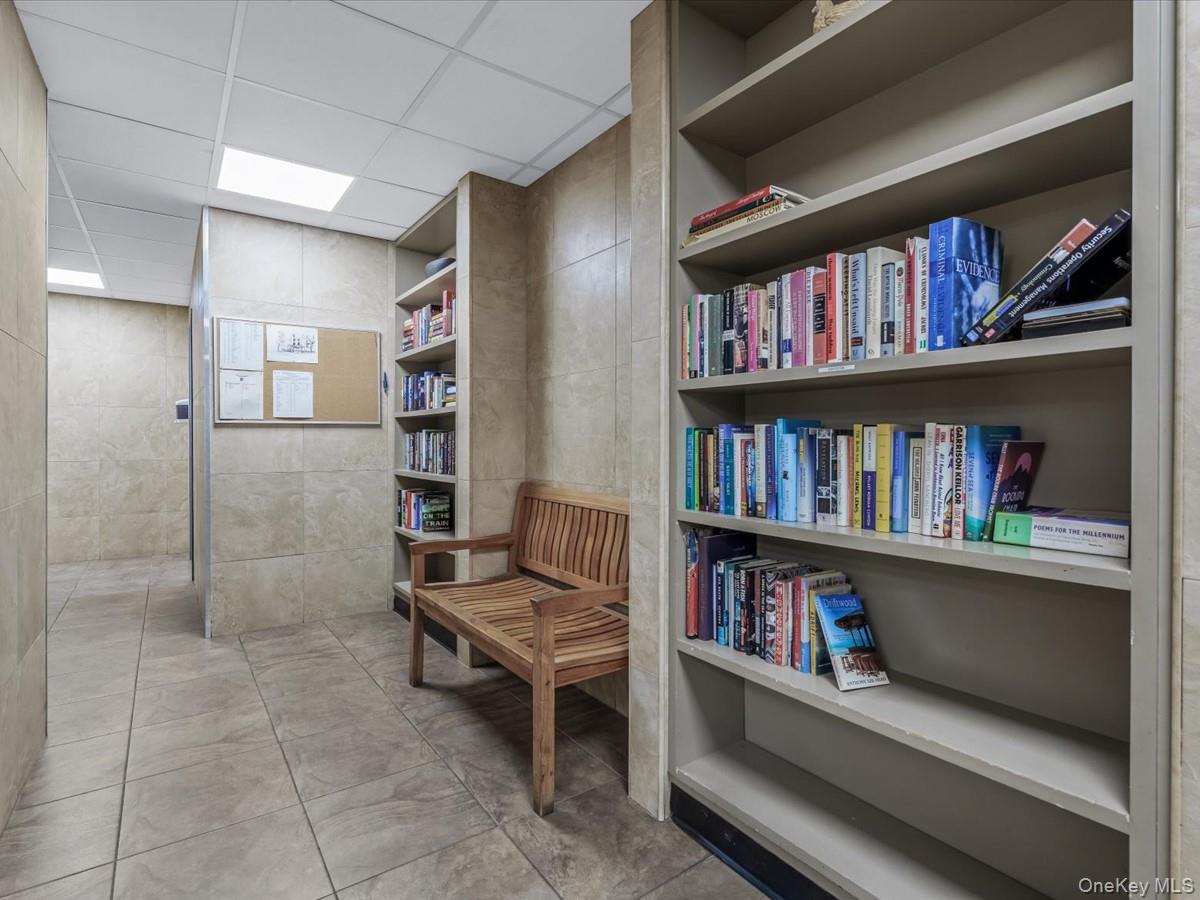 42-30 Douglaston Parkway # 3L, Douglaston, NY 11363