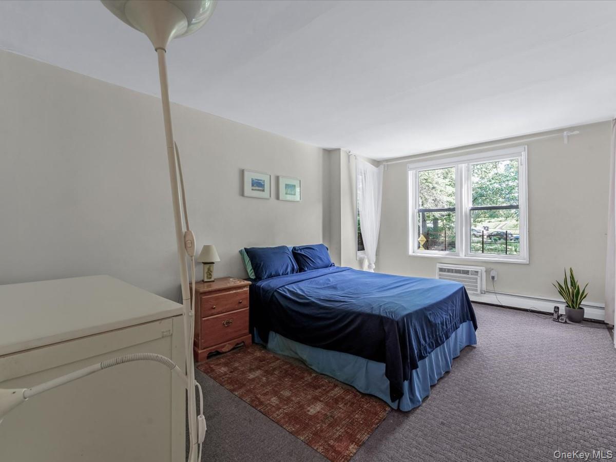 42-30 Douglaston Parkway # 3L, Douglaston, NY 11363