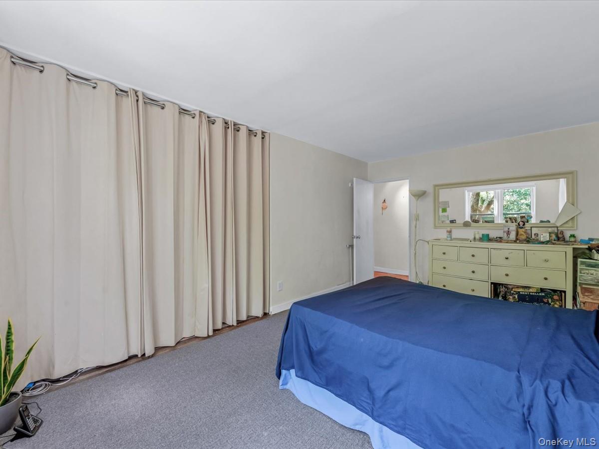 42-30 Douglaston Parkway # 3L, Douglaston, NY 11363