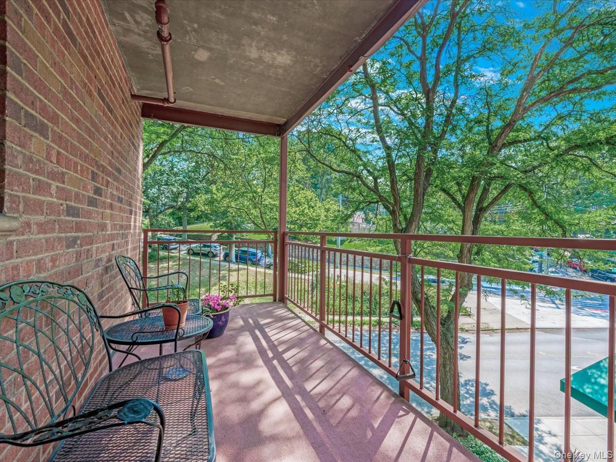 42-30 Douglaston Parkway # 3L, Douglaston, NY 11363