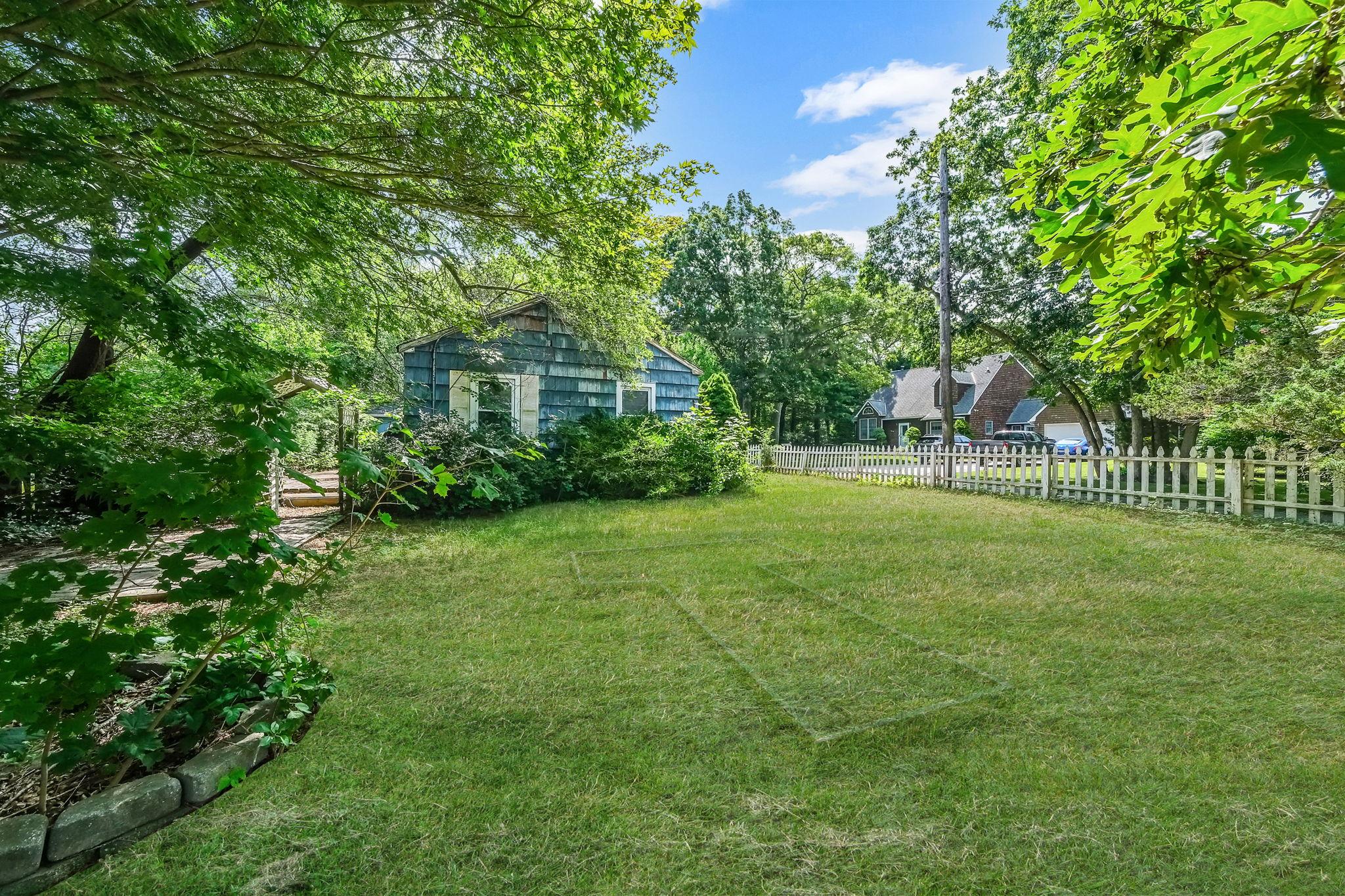 9 Private Road, Medford, NY 11763