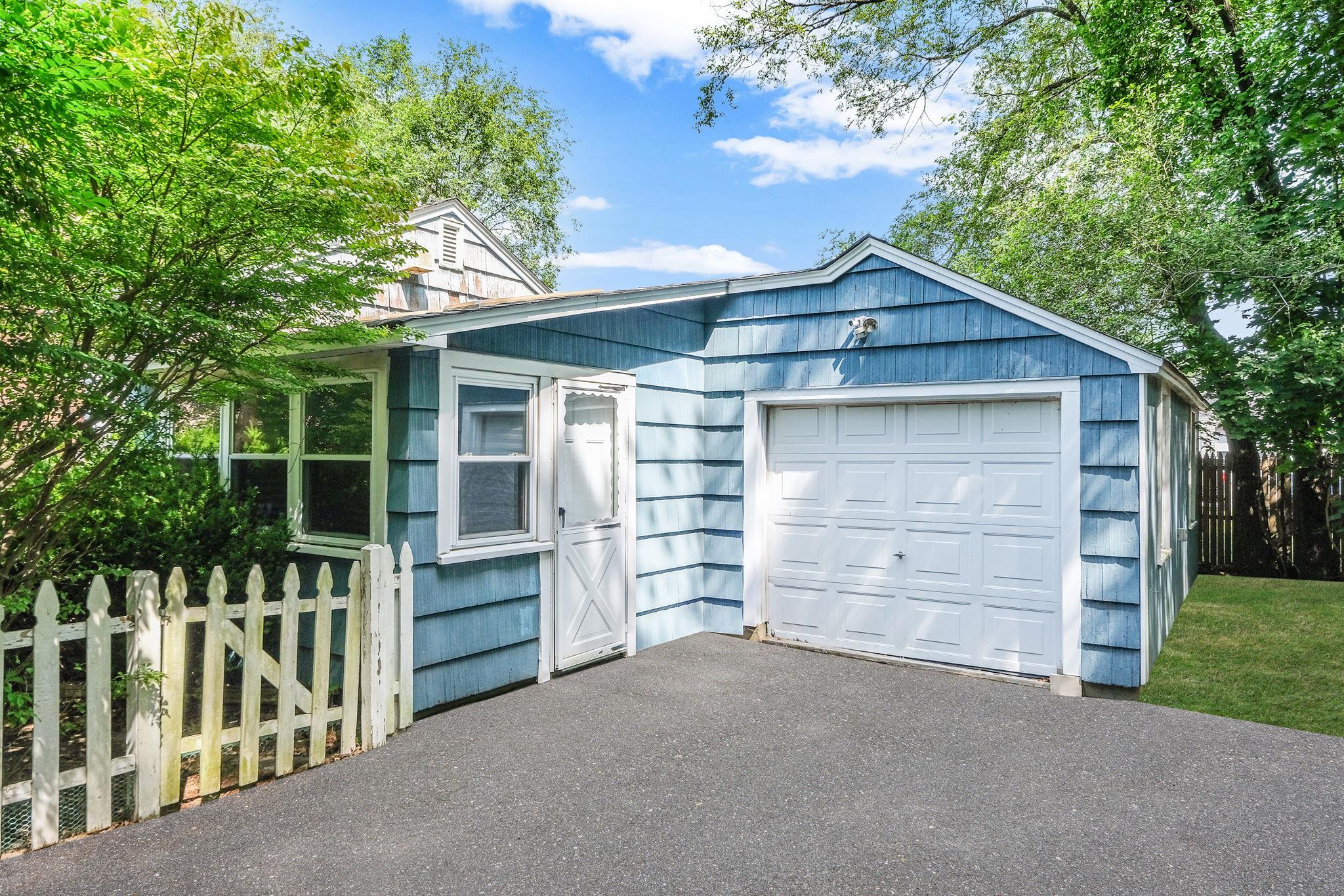 9 Private Road, Medford, NY 11763