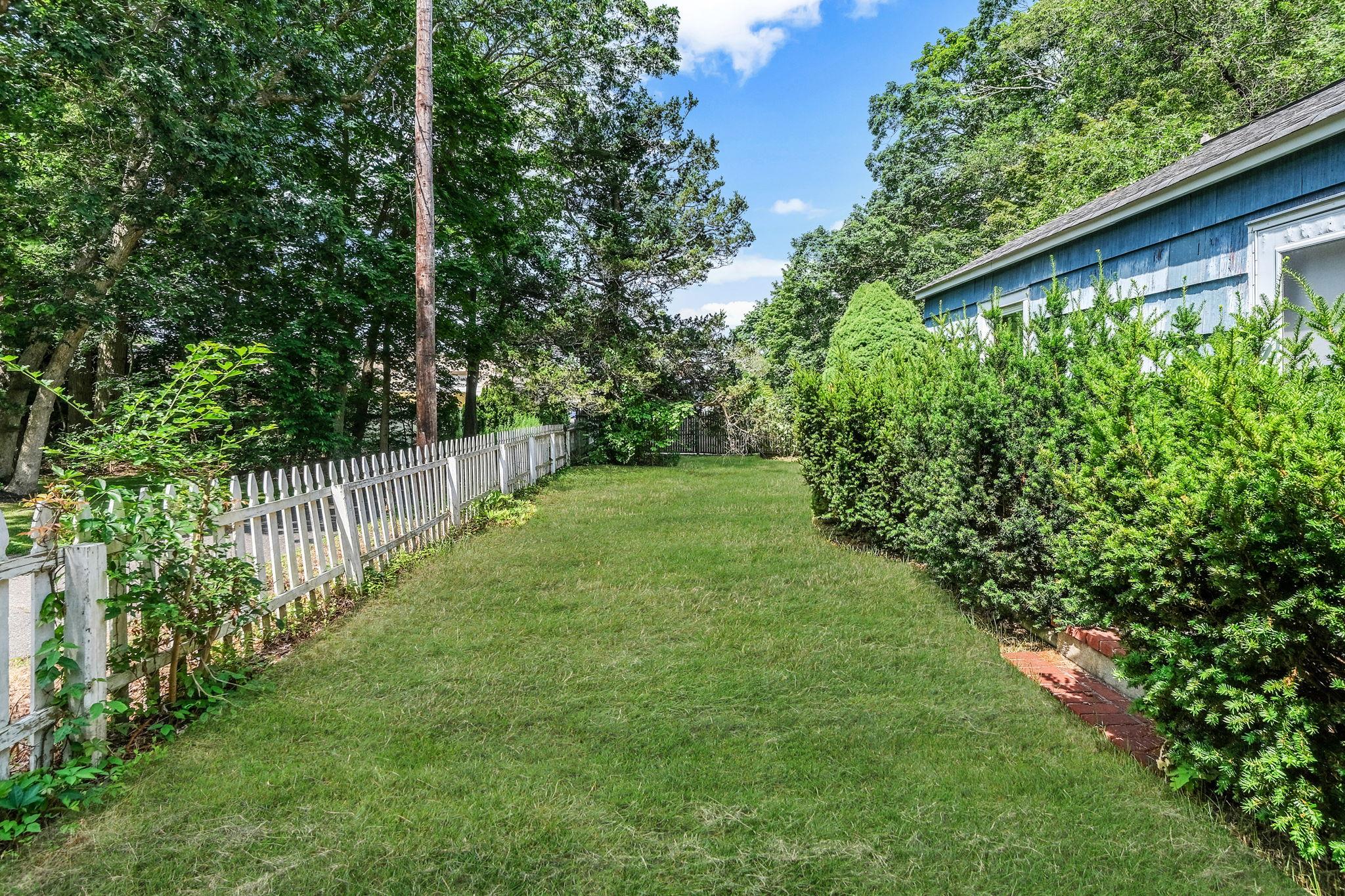 9 Private Road, Medford, NY 11763