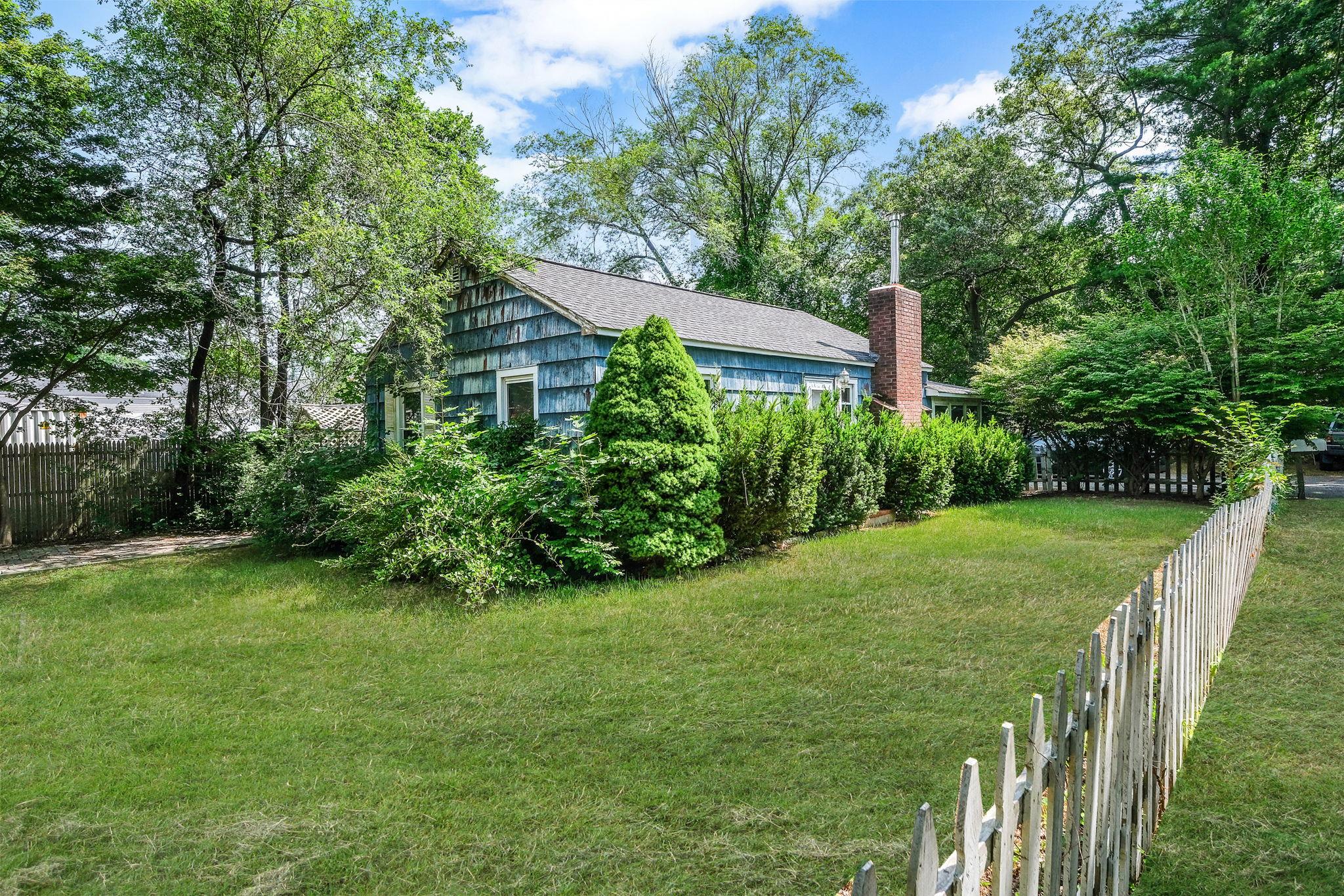 9 Private Road, Medford, NY 11763