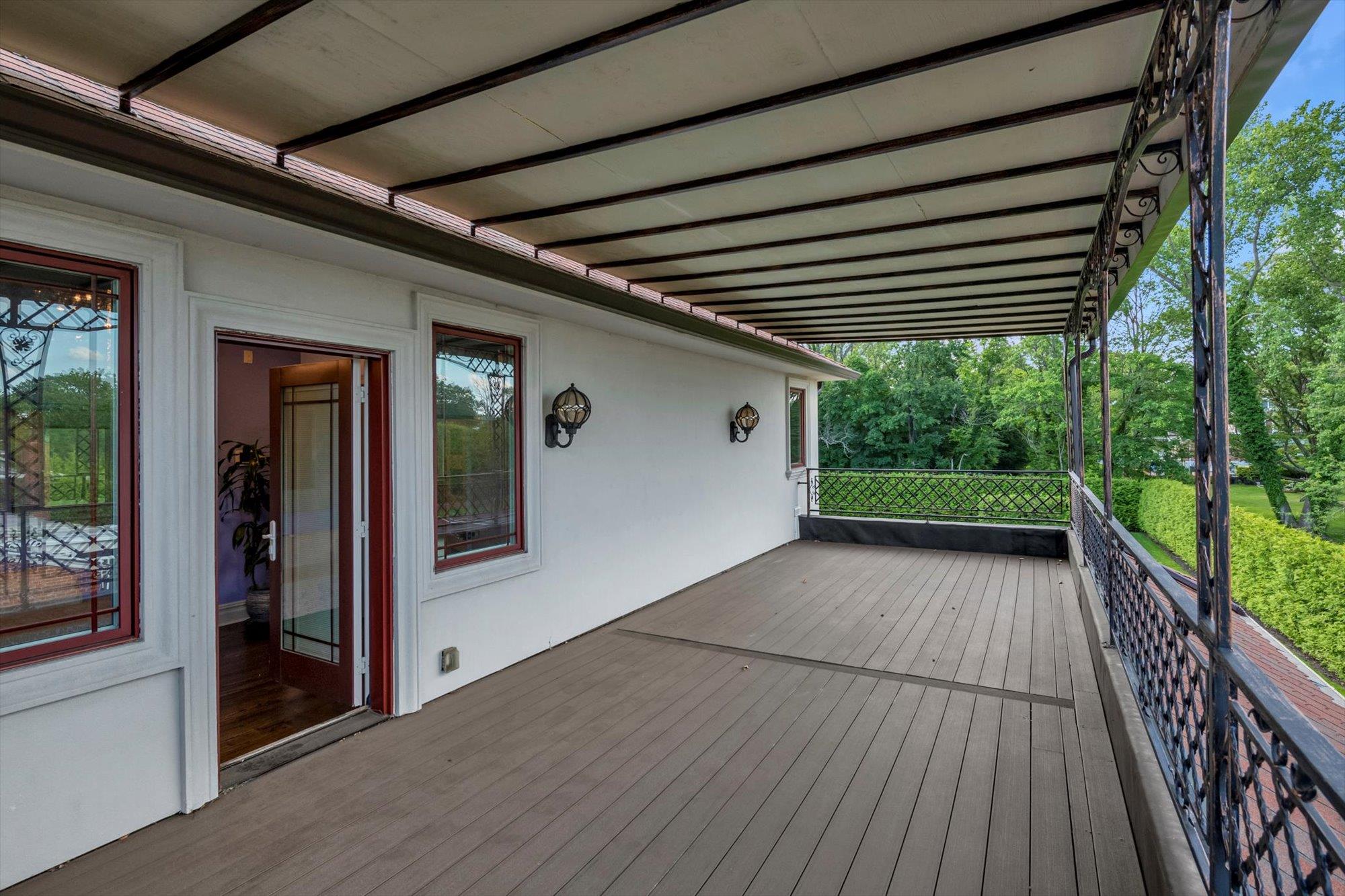 185 Dolphin Drive, Hewlett Neck, NY 11598