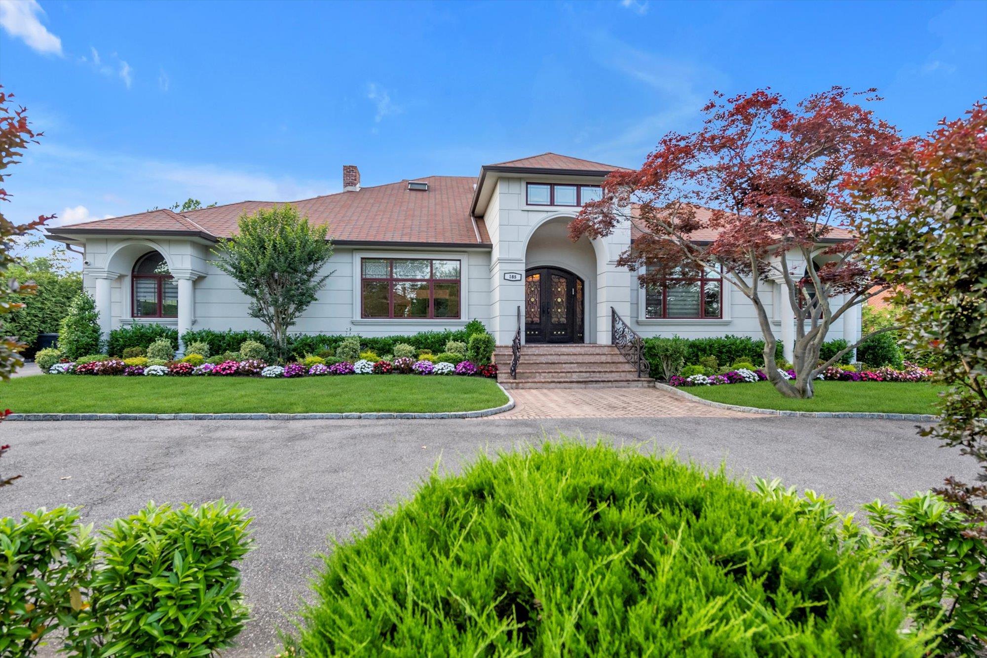 185 Dolphin Drive, Hewlett Neck, NY 11598