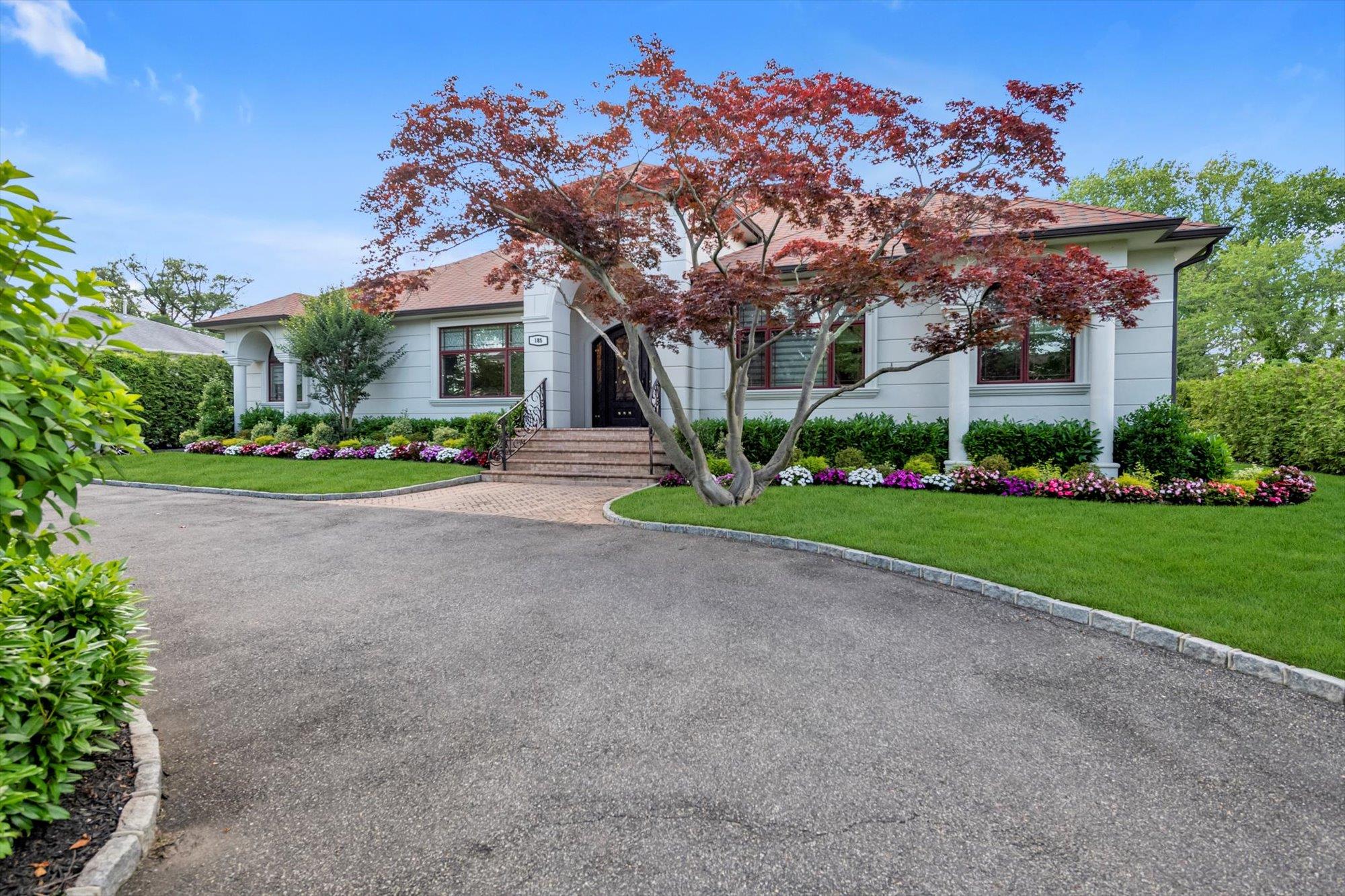 185 Dolphin Drive, Hewlett Neck, NY 11598